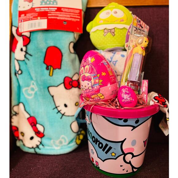 Cinnamoroll Easter bundle  two 4050 throws hello happy and Bounce and Roll - Picture 4 of 6